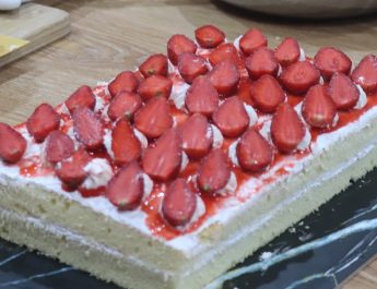 Rahasia Strawberry Cheese Cake Lembut dan Lezat ala Chef Budi Tian