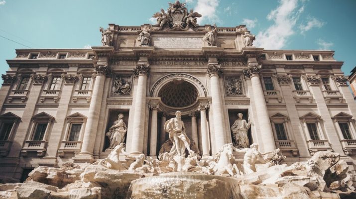 Wisatawan Didenda 500 Euro Akibat Nekat Lompat ke Air Mancur Trevi