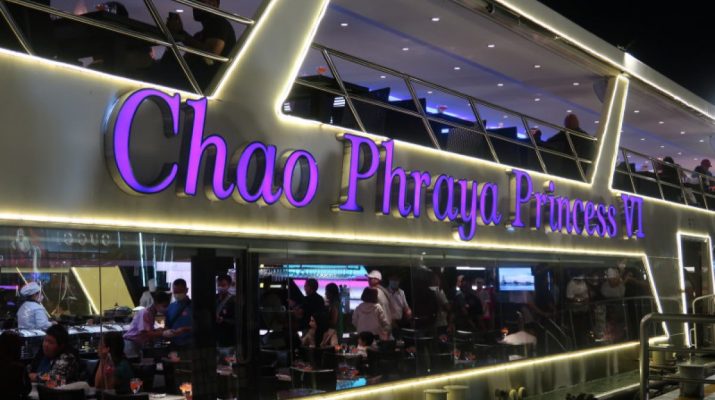 Sensasi santap malam sambil membelah Sungai Chao Phraya