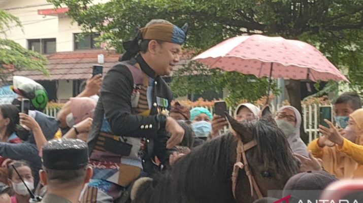 Forkopimda naik kuda disambut riuh warga di acara Hari Jadi Bogor