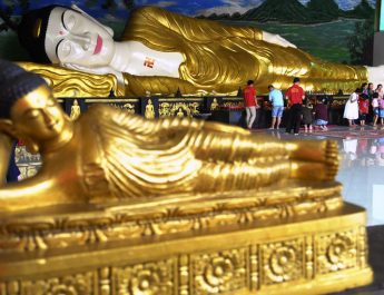 Lima wihara terbesar Indonesia penuh pesona