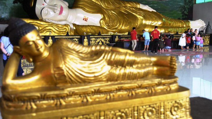Lima wihara terbesar Indonesia penuh pesona