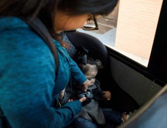 4 Hal yang Penting saat Meletakkan Anak di Car Seat