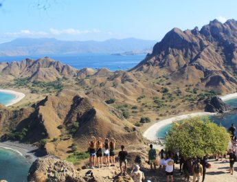 14 Pulau Tercantik di Indonesia, Cocok untuk Traveling