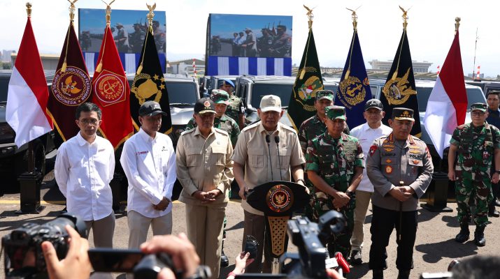 Menteri Pertahanan Menyerahkan Maung MV3 Buatan Pindad untuk TNI dan Polri