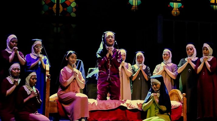 SISTER ACT: A Divine Musical Comedy, Sentuhan Broadway dari Censtacom yang Mengesankan