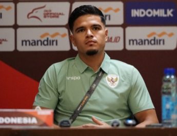 Kluivert duetkan Oratmangun dan Romeney sebagai starting line up
