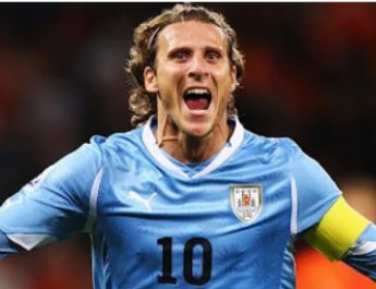 Eks Striker Manchester United Diego Forlan Lakukan Debut Tenis ATP