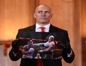 Oleksandr Usyk Minta Tyson Fury Tanda Tangani Foto Duel Mereka