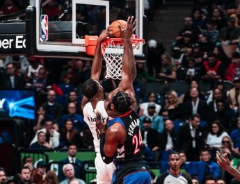 Cleveland Cavaliers Hajar Toronto Raptors