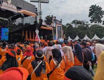Ribuan Warga Hadiri Kampanye Akbar Pramono-Rano di Stadion Madya Senayan