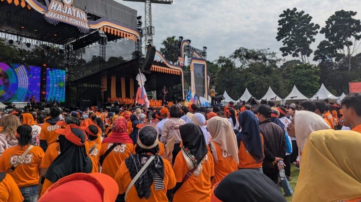 Ribuan Warga Hadiri Kampanye Akbar Pramono-Rano di Stadion Madya Senayan