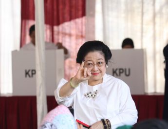 Megawati Soekarnoputri Mencoblos Pilkada 2024 di Kebagusan Jakarta Selatan