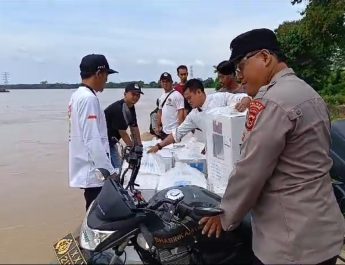 Logistik Pilkada Tembus Lokasi TPS Sulit Terjangkau di Jambi