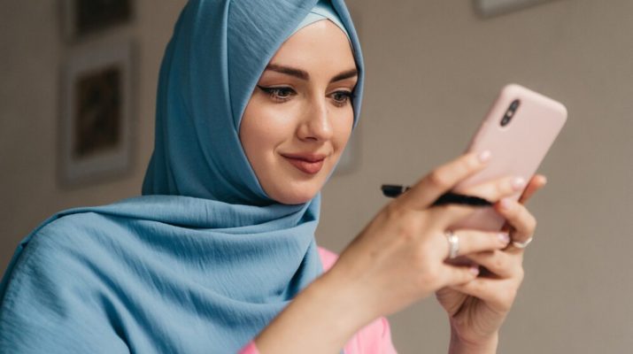 8 Aplikasi Pengingat Waktu Sholat: Adzan, Al-Qur’an Digital dan Arah Kiblat