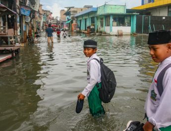 Pramono Bikin Bronjong dan Tinggikan Tanggul untuk Atasi Banjir Rob Pesisir Jakarta