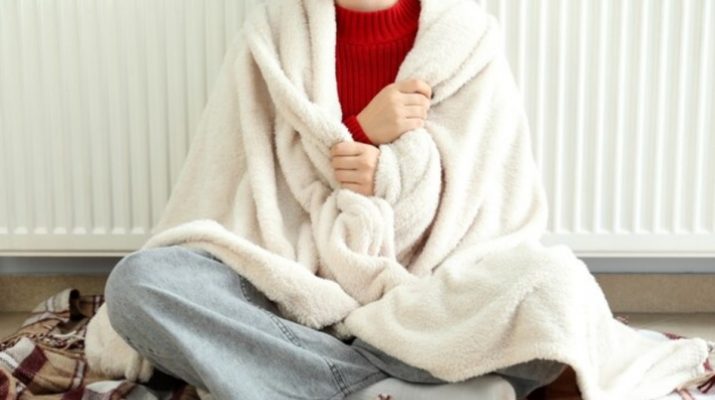 Kiat Mencuci Selimut Bahan Wol agar Tidak Mengerut