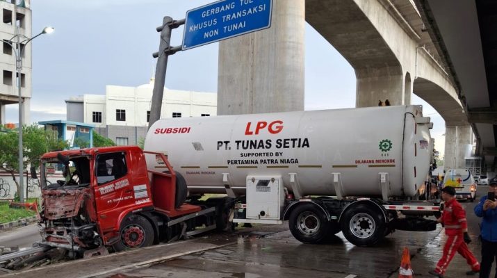 Polisi Ungkap Penyebab Kecelakaan Truk Tangki Gas di Gerbang Tol Cikunir