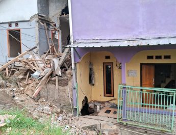 Pergerakan Tanah Merusak Rumah Warga Cimahi