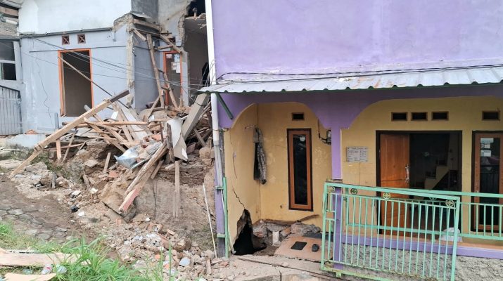Pergerakan Tanah Merusak Rumah Warga Cimahi