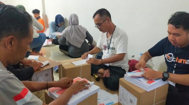 KPU Tasikmalaya mulai Sortir dan Lipat 1,4 Juta Lembar Surat Suara