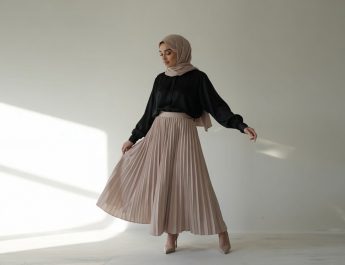 Inspirasi OOTD Hijab Rok untuk Tampil Modis