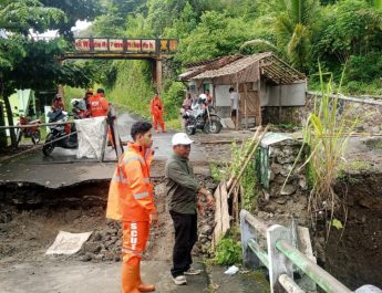 Tiga Jembatan di Simpenan Kabupaten Sukabumi Rusak akibat Cuaca Ekstrem