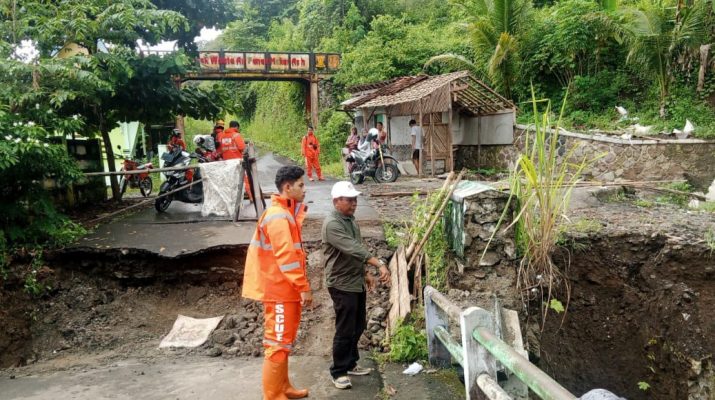 Tiga Jembatan di Simpenan Kabupaten Sukabumi Rusak akibat Cuaca Ekstrem