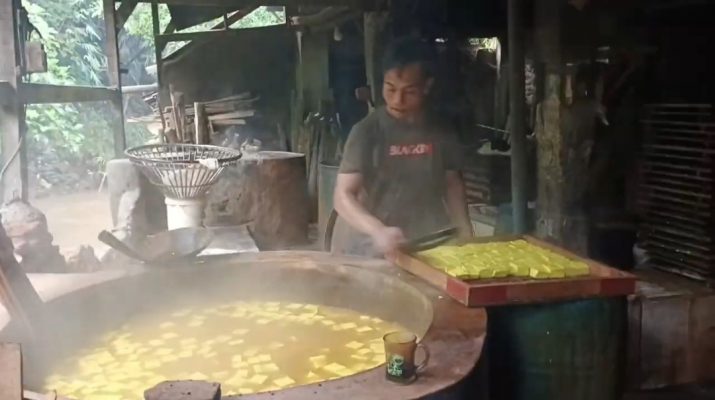 Perajin Tahu di Purwakarta Keluhkan Harga Kacang Kedelai Impor dan Kunyit Meroket