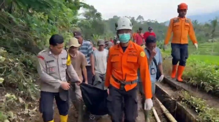 Tim SAR Gabungan Temukan Korban Tanah Longsor di Subang