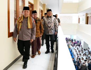 Dukung Pendidikan Santri, Bank Mandiri Perkuat Fasilitas Ponpes Al-Inaaroh Al-Hikam di Cirebon