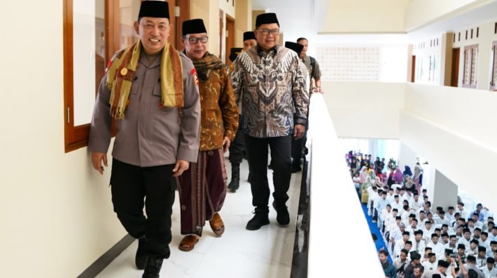 Dukung Pendidikan Santri, Bank Mandiri Perkuat Fasilitas Ponpes Al-Inaaroh Al-Hikam di Cirebon