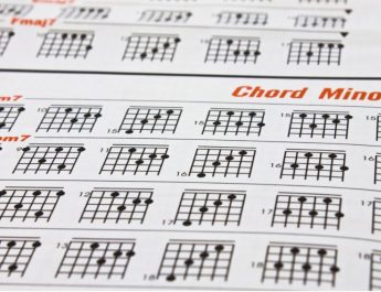 Chord Dermaga Biru: Melodi yang Menyentuh Jiwa