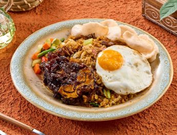 Cita Rasa Lokal Beradu dengan Internasional