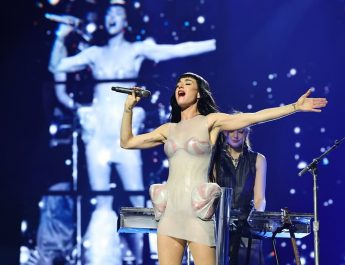 Katy Perry Rayakan Kembalinya ke Panggung Setelah Misi Blue Origin dengan Konser Bertema Luar Angkasa di Meksiko