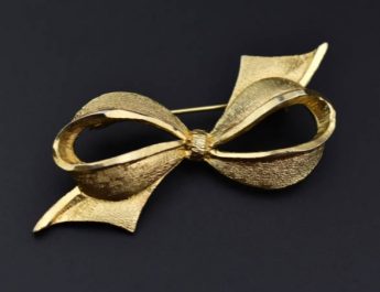 Jangan Semprotkan Parfum, Begini Kiat Merawat Bros Agar tak Cepat Menghitam