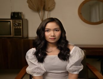 Deborah Hanna Bawakan Kembali Lagu Gantung