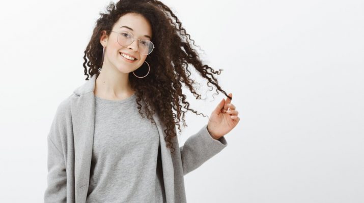 Cukuran Rambut Ikal Kering: Gaya yang Menarik