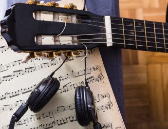 Musik: Media Ekspresi dan Hiburan