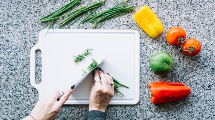 Sering Pakai Talenan Plastik? Simak Bahayanya