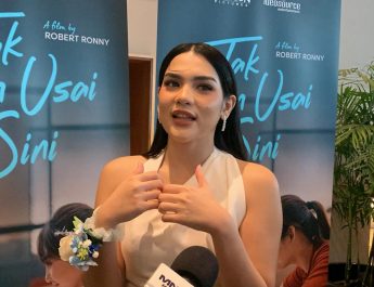 Totalitas Davina Karamoy Jadi Fotografer di Film Tak Ingin Usai di Sini