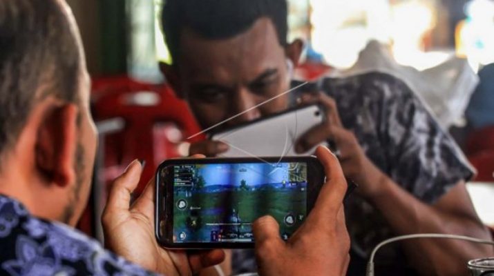 Waspadai nyeri tengkuk akibat kebiasaan buruk saat menggunakan gawai