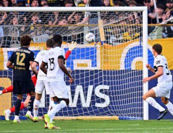 Juventus gagal kembali ke empat besar seusai takluk dari Parma 0-1