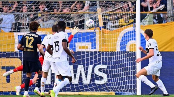 Juventus gagal kembali ke empat besar seusai takluk dari Parma 0-1