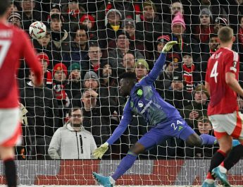 Blunder Onana jadi sorotan usai MU imbang di kandang Lyon