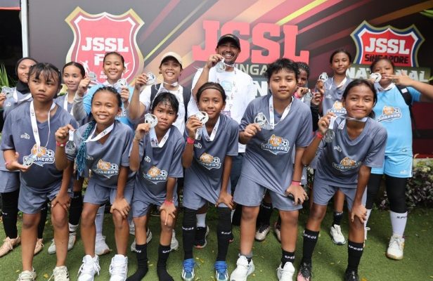Tim sepakbola putri Indonesia HydroPlus Strikers dan MilkLife Shakers raih runn
