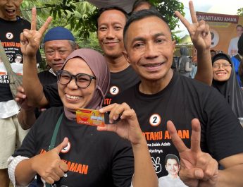 Dharma Pongrekun Kenalkan Kartu Jakartaku Aman Kepada Warga Pondok Labu