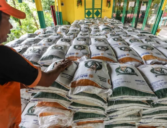 Kemendagri Buat Surat Edaran Setop Penyaluran Bansos hingga Pilkada Usai