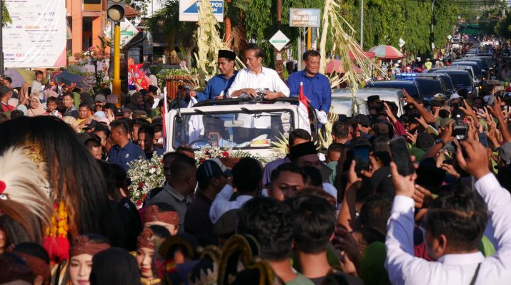 Jokowi Kampanyekan Ahmad Luthfi-Taj Yasin Maimoen di Blora dan Grobogan