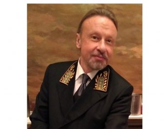 Memperingati 75 Tahun Hubungan Diplomatik Rusia-Indonesia Kalung Mutiara Budaya